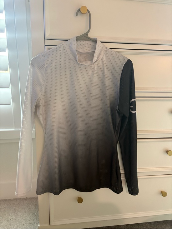 Tops - Equestrian Club Turtleneck size m